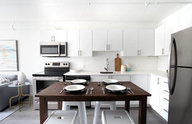 Photo du bâtiment - 270 E Spadina Rd