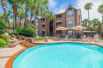 Building Photo - 8300 El Mundo St