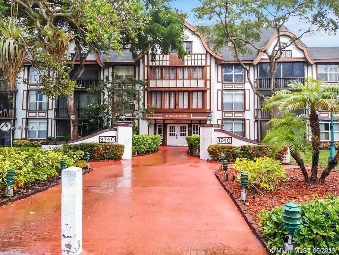 3740 Inverrary Dr Unit 3S, Lauderhill, FL 33319 Condo for Rent in