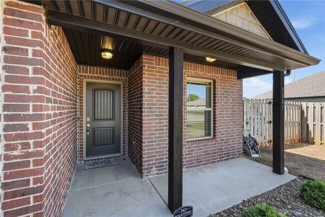 Foto del edificio - 3807 S W Capstone Ave
