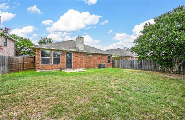 Building Photo - 4045 Rochester Dr