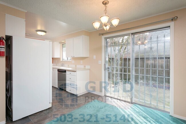 Building Photo - 3 Bedroom Ranch Style Home Available in Ov...