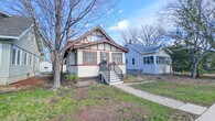 Frente - 904 20th Ave SE