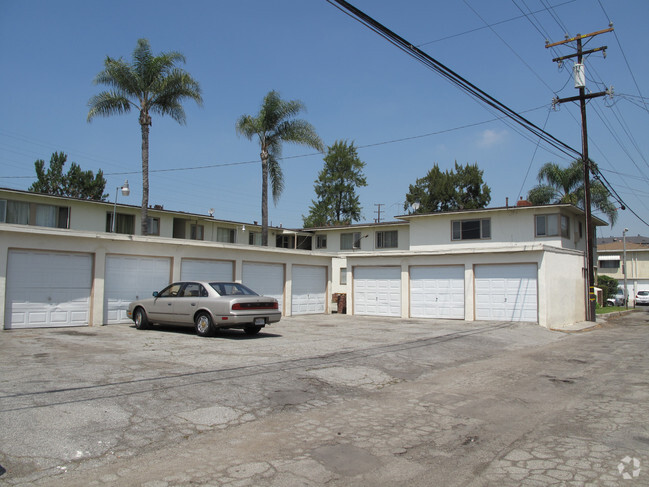 Building Photo - Lakewood Garden Apartments