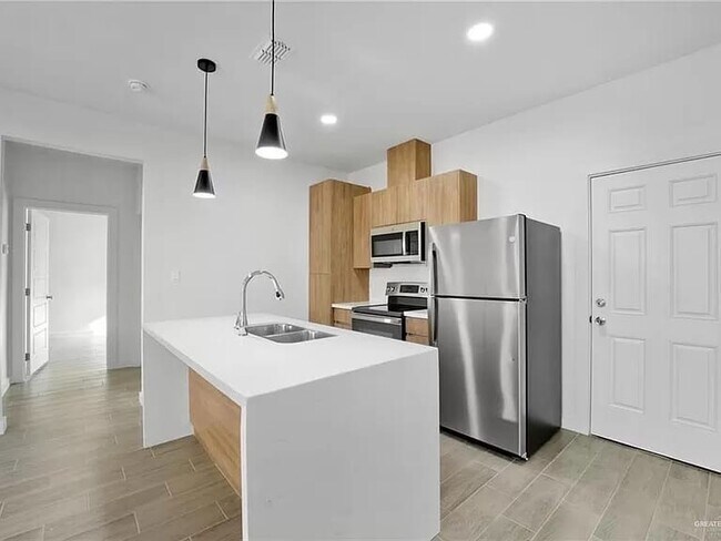 Building Photo - 1302 Platinum Dr