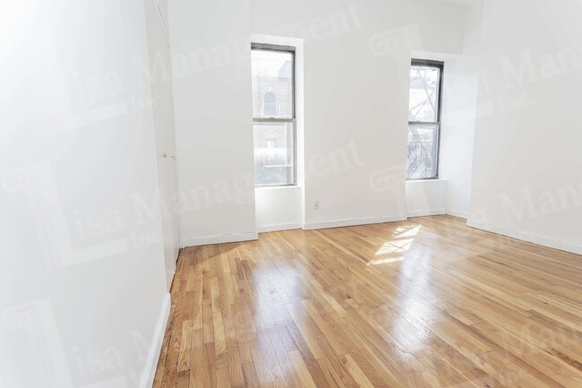 Building Photo - 201 W 81st St