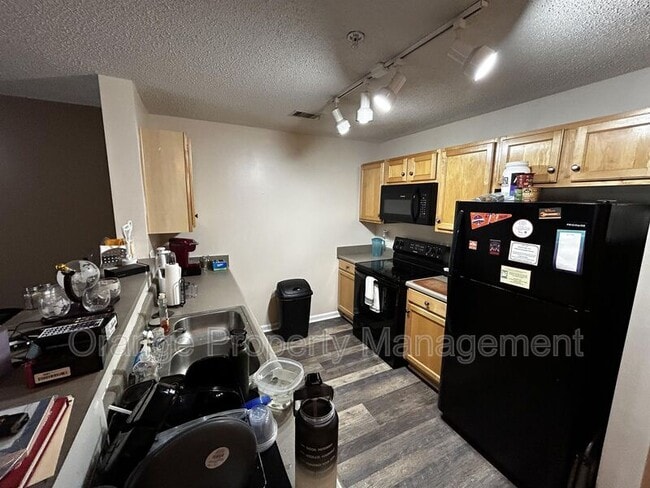 Building Photo - 1121 Harts Ridge Dr