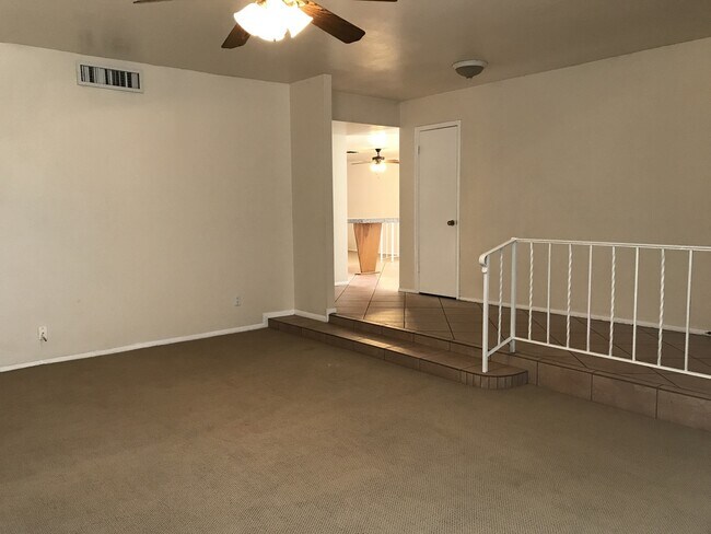 Building Photo - Tempe 3 Bed, 2 Bath - Pool and Single Story