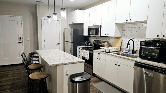 Foto del edificio - 4500 Swan Ave
