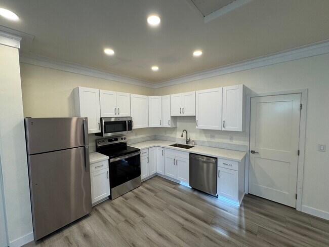 Foto del edificio - 4869 Benton Way