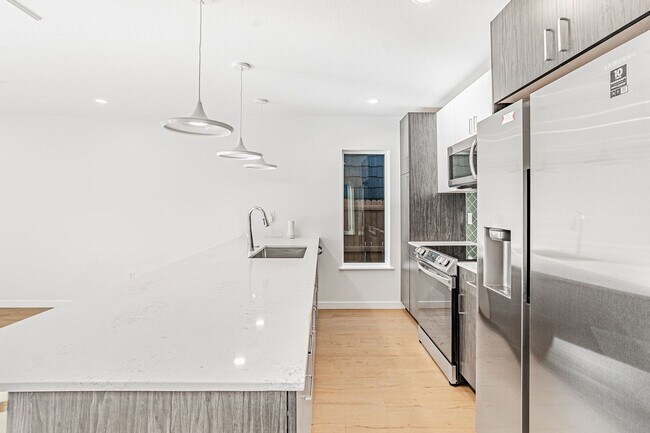 Foto del edificio - Contemporary 3BD, 2.5BA Edgewood Home with Fenced Yard and Carport