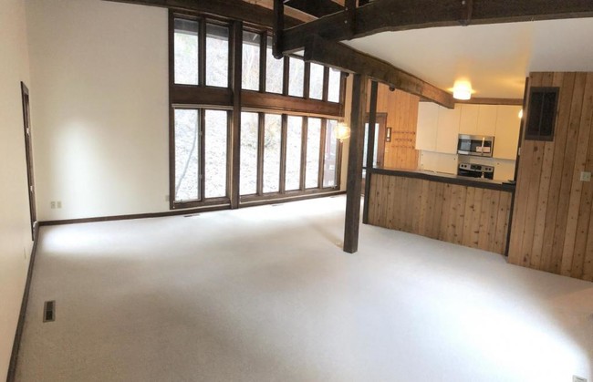 Building Photo - 495 S Park