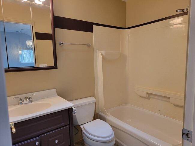 Bathroom - 928 W 4th St