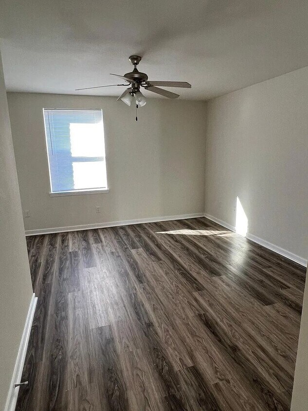Primary Photo - Freshly Updated | 2 Bed 1 Bath | E. Richmo...