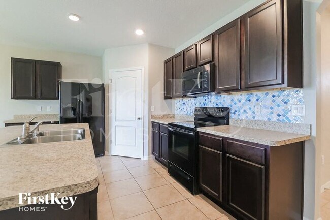 Foto del edificio - 401 Panda Pl