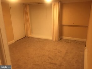 Building Photo - 14 N Walnut St