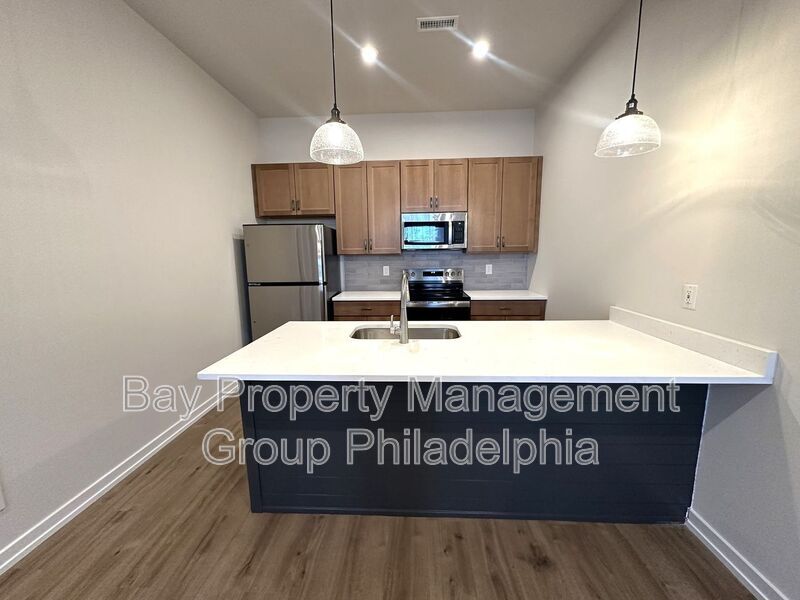 Primary Photo - 409 W Butler Ave