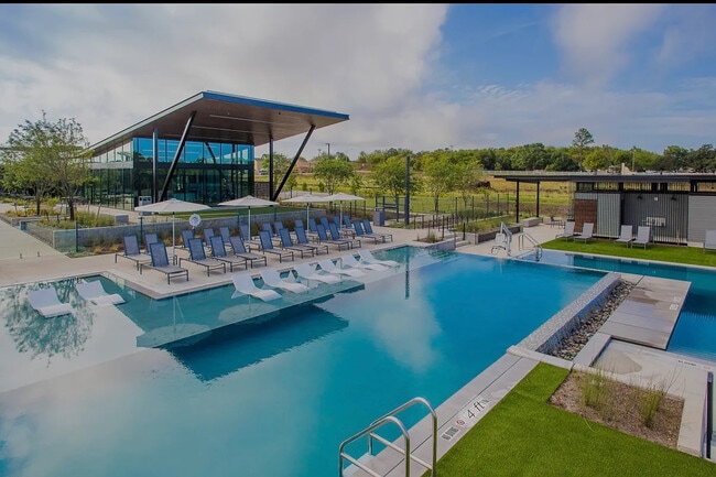 Building Photo - Room in House on Hamadryas Dr