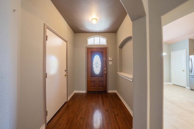 Building Photo - 1435 Bluff Forest