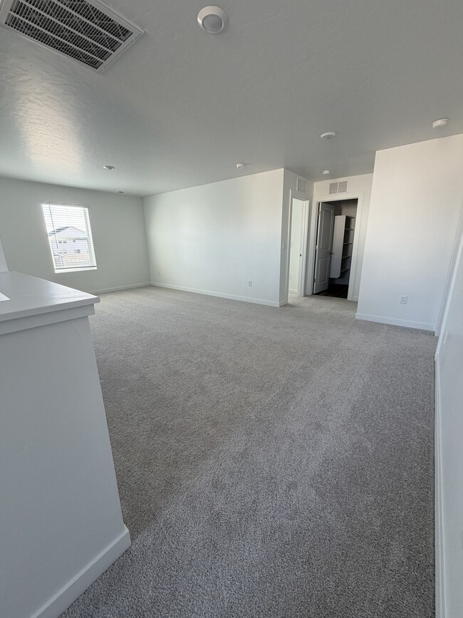 Building Photo - 273 Lightning Ave