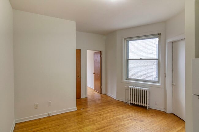 Building Photo - 3495 Av. Van Horne