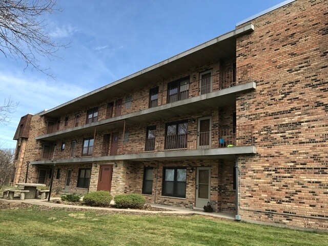 Foto principal - 2610 Oakton St