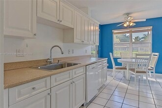 Building Photo - 8658 Vía Reale