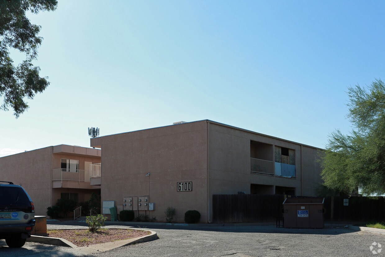 Primary Photo - Arobell Apartments