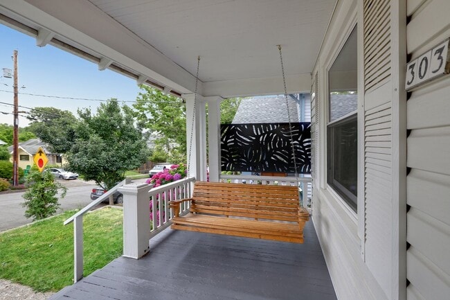 Building Photo - 303 NE 45th Ave