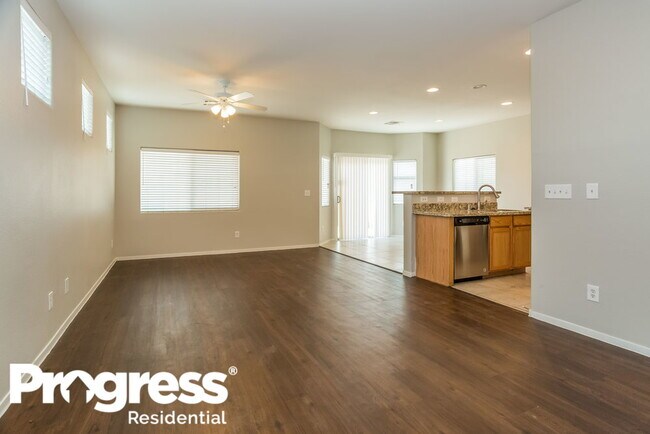 Building Photo - 3752 Hollycroft Dr