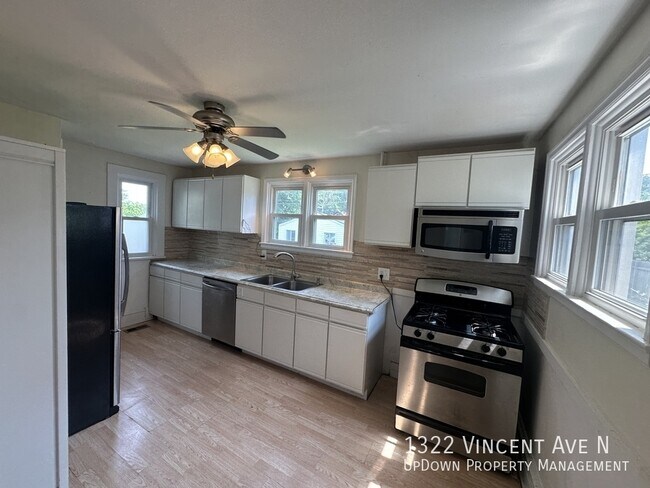 Foto del edificio - 1322 N Vincent Ave
