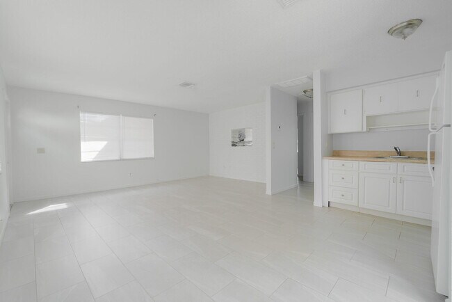 Foto del edificio - 4752 SE Ebbtide Ave