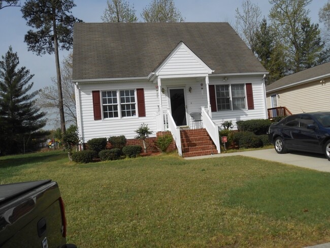 Building Photo - 3 Bedroom 2 Full baths
