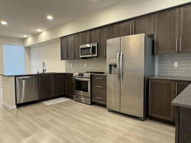 Foto del edificio - Modern Lynnwood 2BD/2.5BTH Townhome for Le...