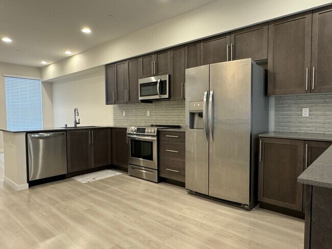 Foto del edificio - Modern Lynnwood 2BD/2.5BTH Townhome for Lease! Small Pet Friendly!