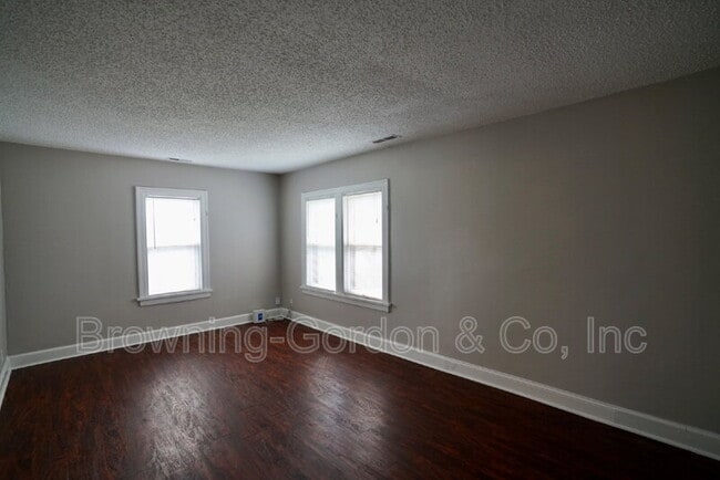 Building Photo - 2106 Eastwood Ave