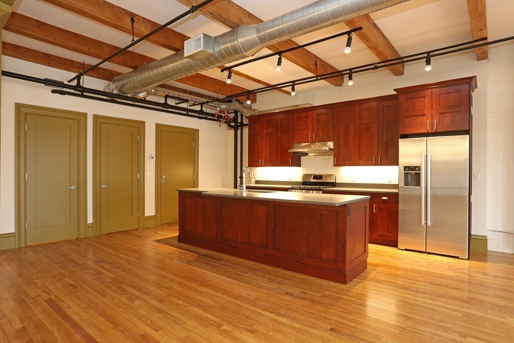 Primary Photo - 144 Lincoln St