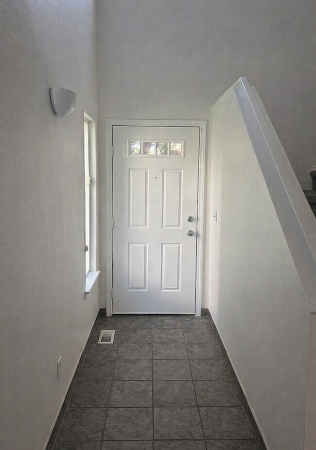 Building Photo - 865 Tumbleweed St