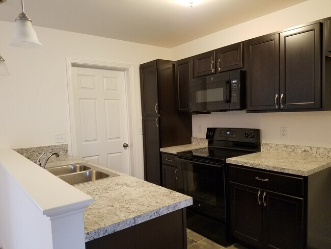 Foto del edificio - Hummelstown, 2 Bedroom 2 Bath Garden Home!