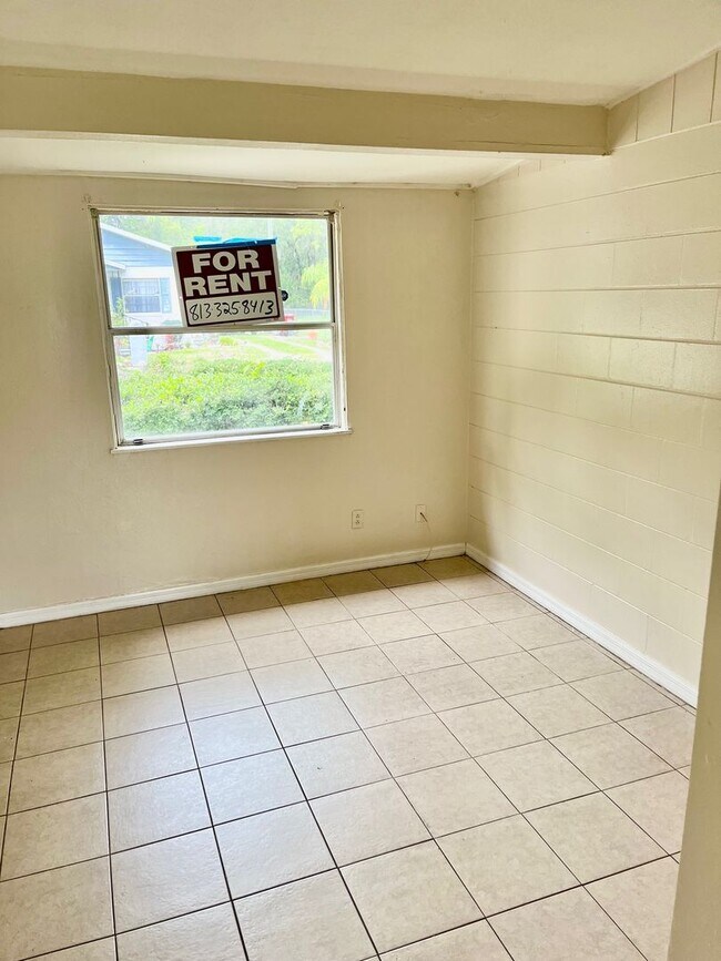 Foto del edificio - 4BR/ 1BA Plant City Home with Oversized 2 ...