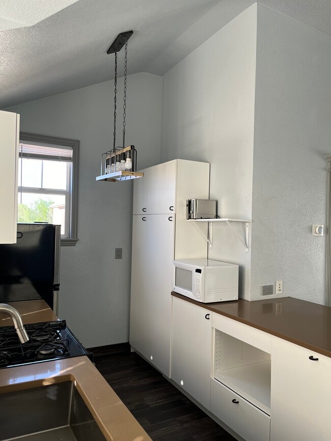 Kitchen - 9267 E 107th Ave