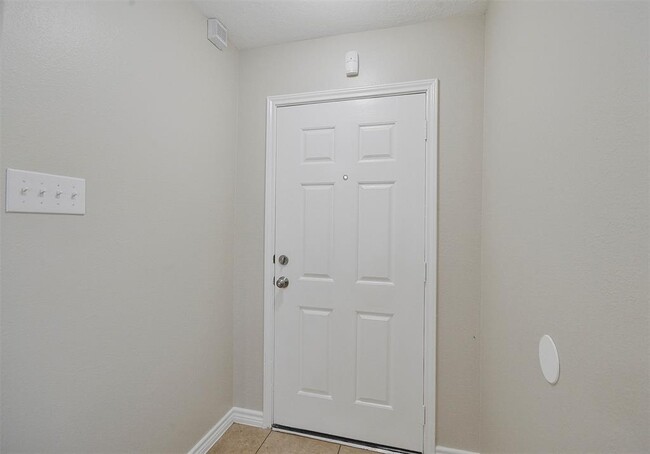 Building Photo - 14926 Sunset Creek Dr
