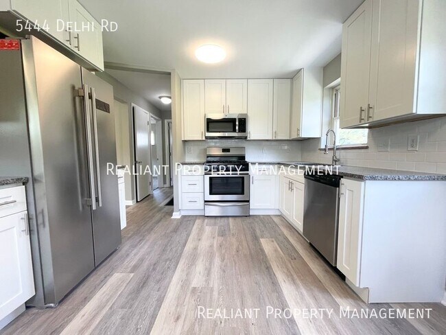 Foto del edificio - 5444 Delhi Rd