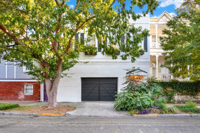 Foto del edificio - 210 E Waldburg St