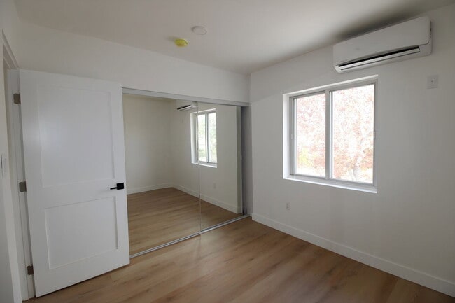 Photo - 9013 Ramsgate Avenue Apartment