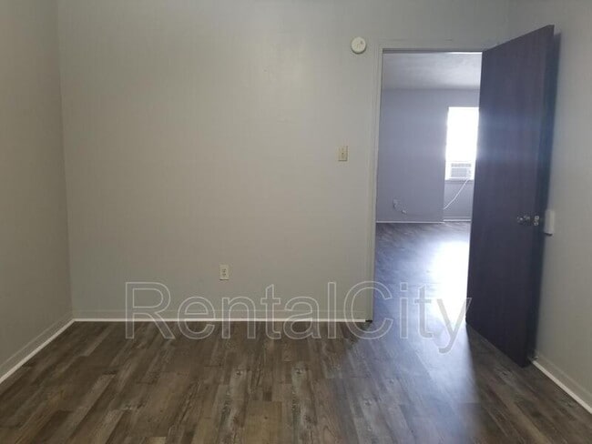 Building Photo - 268 Greenfield Dr