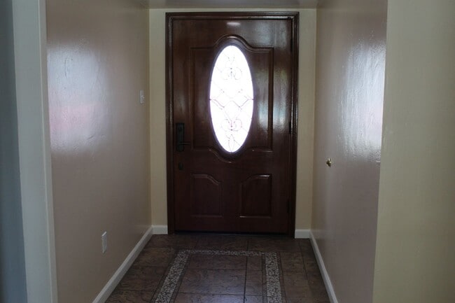 Building Photo - 804 Ferdinand Ct