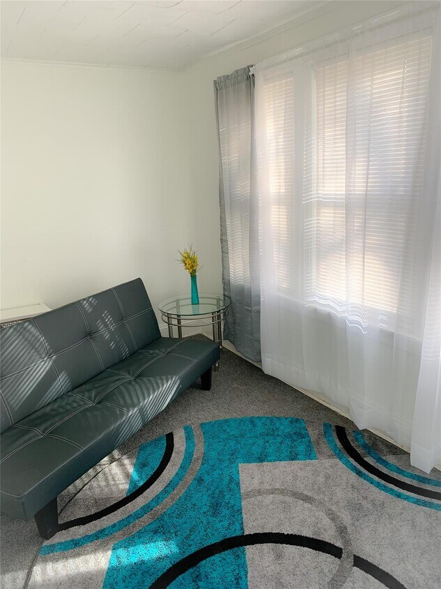 Foto principal - 241-11-241143 143rd Ave