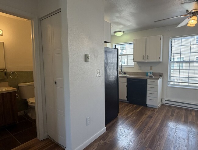 Building Photo - 3200 Azalea Dr