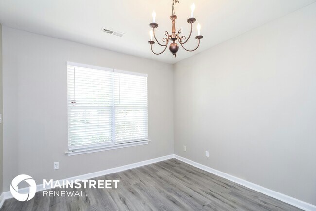Foto del edificio - 977 Peachtree Meadows Cir